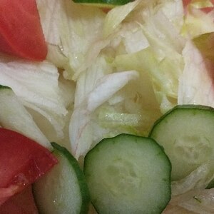 フルーツ入り野菜サラダ